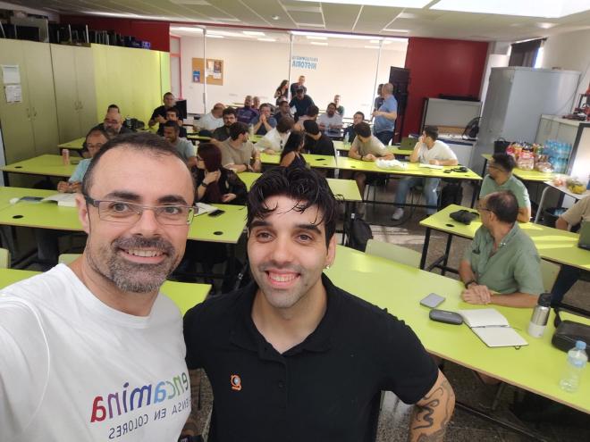 Selfie de Santiago Porras y Emiliano Montesdeoca durante los GitHub Copilot Dev Days